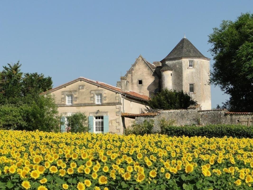 Gite Du Chateau De Pernan Avy المظهر الخارجي الصورة